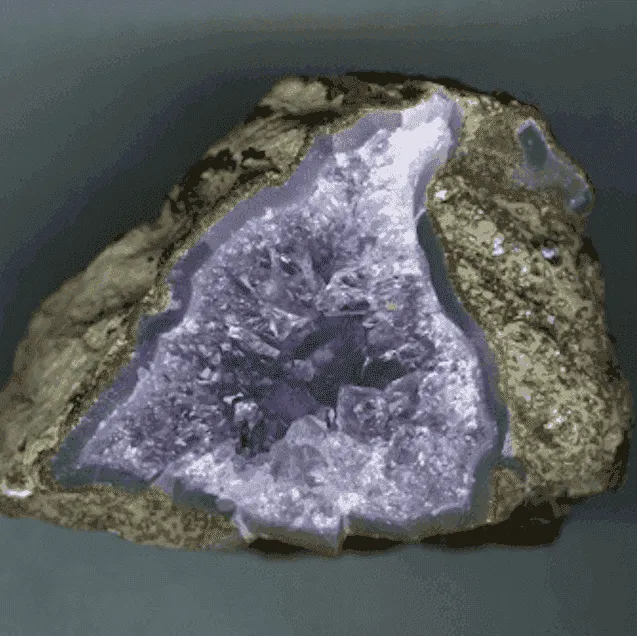 ametist 1 e1700207837888 Sarkaç Adam