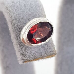 Alternative view of Garnet (Lal) Küpe (Gümüş)