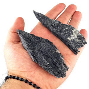 Siyah Kiyanit Ham Taş