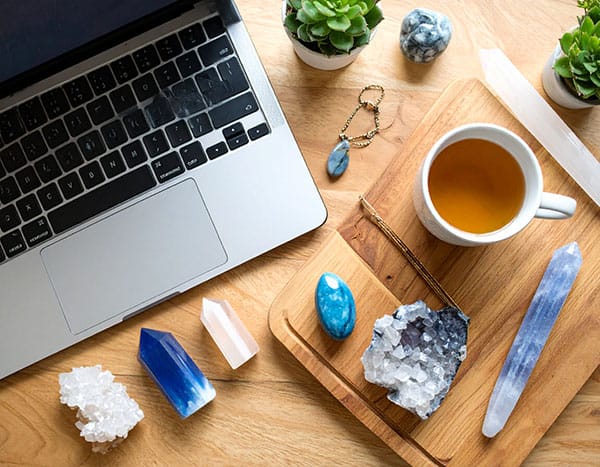 Zihinsel Berraklığı ve Odaklanmayı Güçlendiren Kristaller